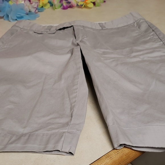 Banana Republic Pants - Banana republic Bermuda shorts Banana Republic Pants - Banana republic Bermuda shorts